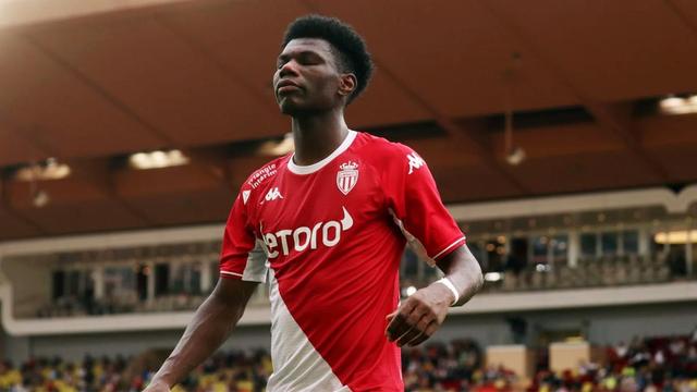 爱游戏在线-包含赛前埃因霍温备战法甲；刷新队史纪录细节曝光；态度坚定；更衣室氛围转暖的词条